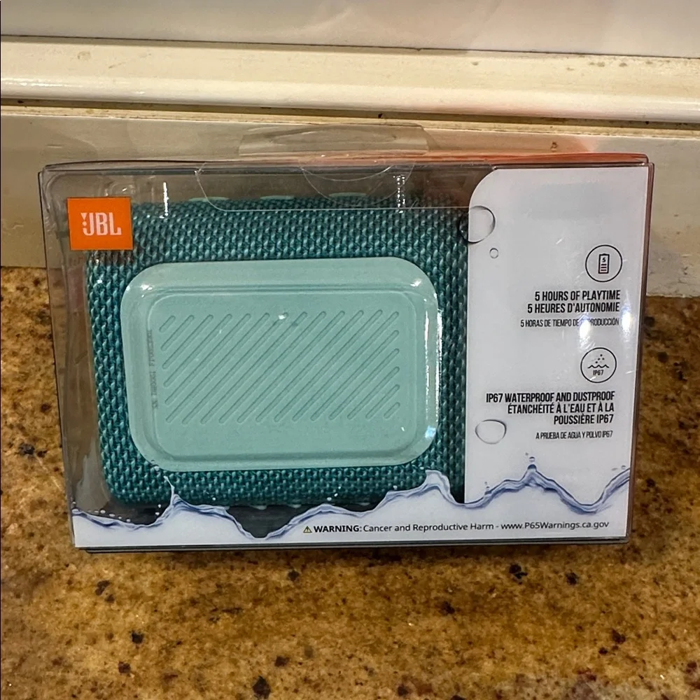 JBL GO 3 WATERPROOF BLUETOOTH PORTABLE GRAB AND GO SPEAKER IN TEAL - Picture 7 of 9